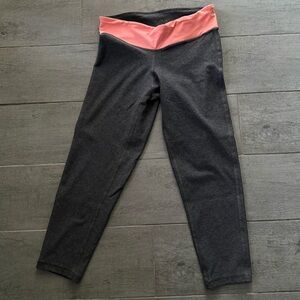 Chic Capri Leggings in Charcoal and Coral